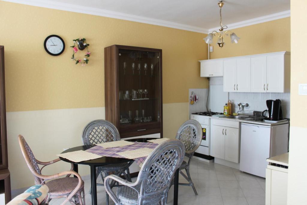 Orwa Apartmanok - Cedrus Koez Zalakaros Bilik gambar