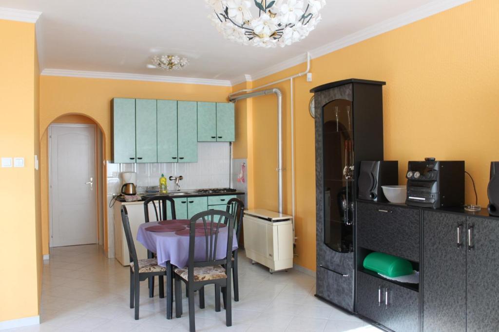 Orwa Apartmanok - Cedrus Koez Zalakaros Bilik gambar