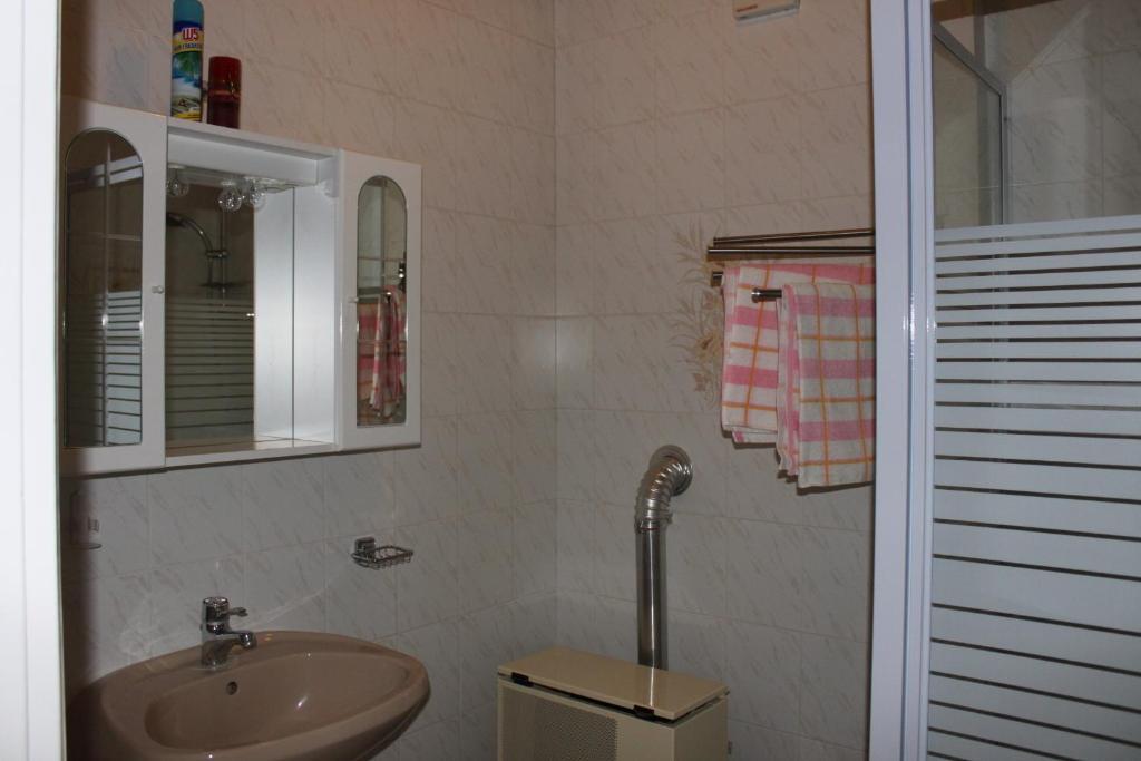 Orwa Apartmanok - Cedrus Koez Zalakaros Bilik gambar
