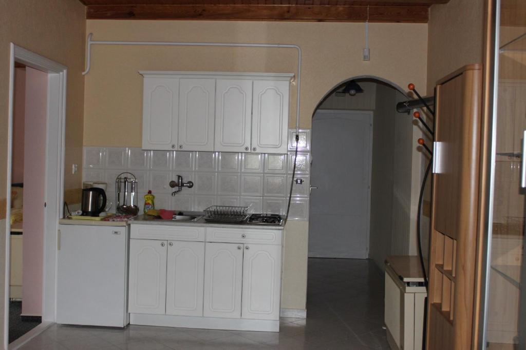 Orwa Apartmanok - Cedrus Koez Zalakaros Bilik gambar